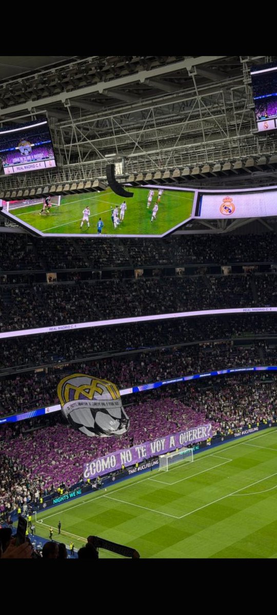 GxlDeTrippiz's tweet photo. Que auténtica locura de tifo el del Betis, que falta hacía una afición así

Y por otro lado, que coño es esto https://t.co/oTZ3gvUrET