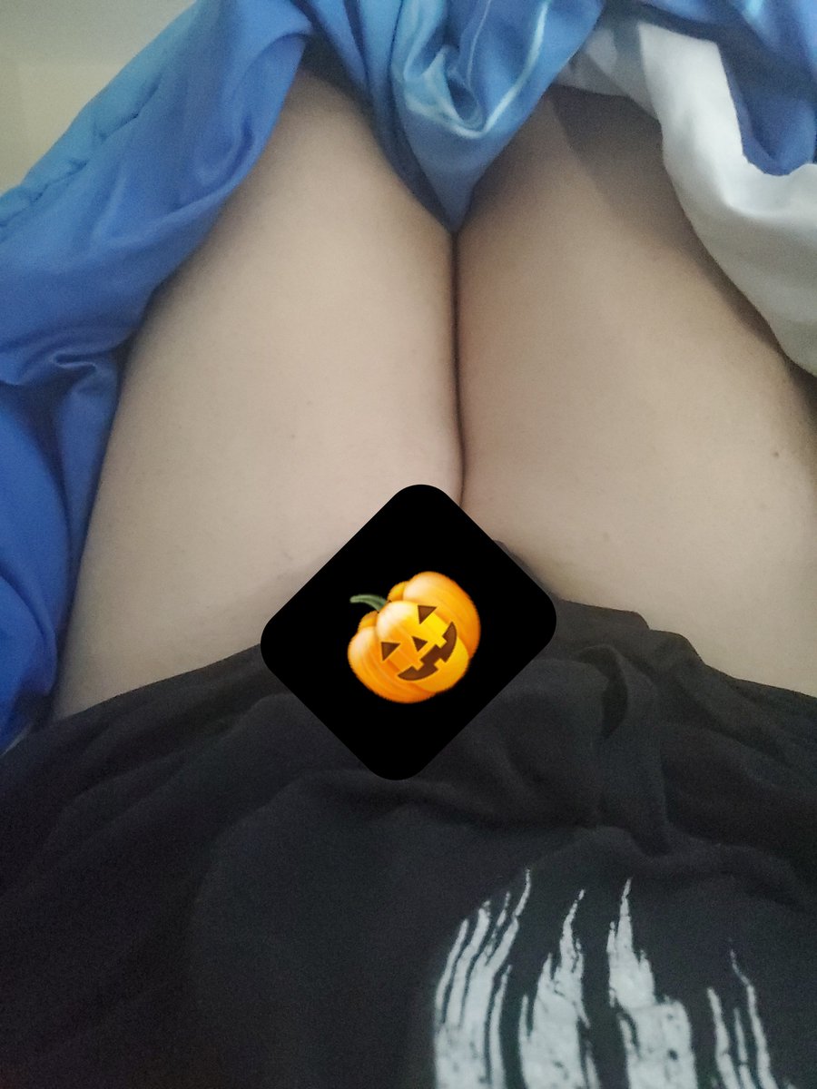 Archer100516375's tweet photo. Here's some for you~  #femboy #thighs https://t.co/FOsKBULxcf