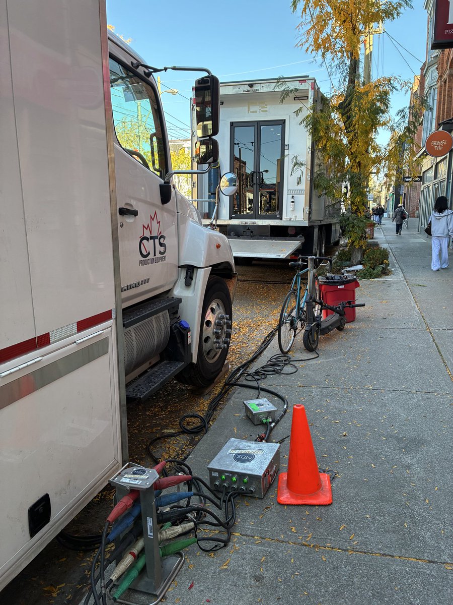 MattNg555's tweet photo. Filming on Queen St. West at Tecumseth / Bathurst (tv show). https://t.co/jeli9QMPBT