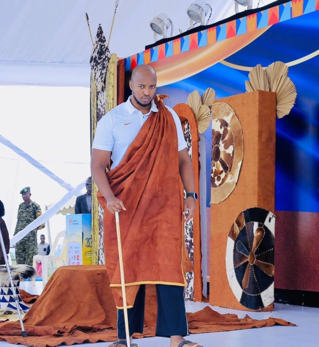akiikiangel1's tweet photo. 🦁 The lion of Tooro – Fallen, but never forgotten. ❤️👑
Though you have departed from this world, Oyo’s legacy will forever live on in our hearts. You will always remain The King of Our Time, cherished and remembered for generations to come.
🙏🏽👑 
#KingOyoForever #PeoplesKing https://t.co/3lUSiVlLio