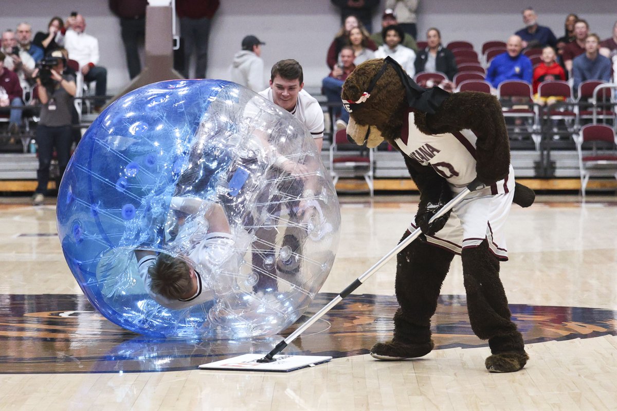 UMGRIZZLIES's tweet photo. Basketball returns to Missoula on Saturday for an exhibition game vs. CSU Bakersfield.

Don't miss your first chance to see this year's roster. Tickets start at only $5!

🎟️ https://t.co/C1wdBvGsE8 https://t.co/SxYyAkSqBD