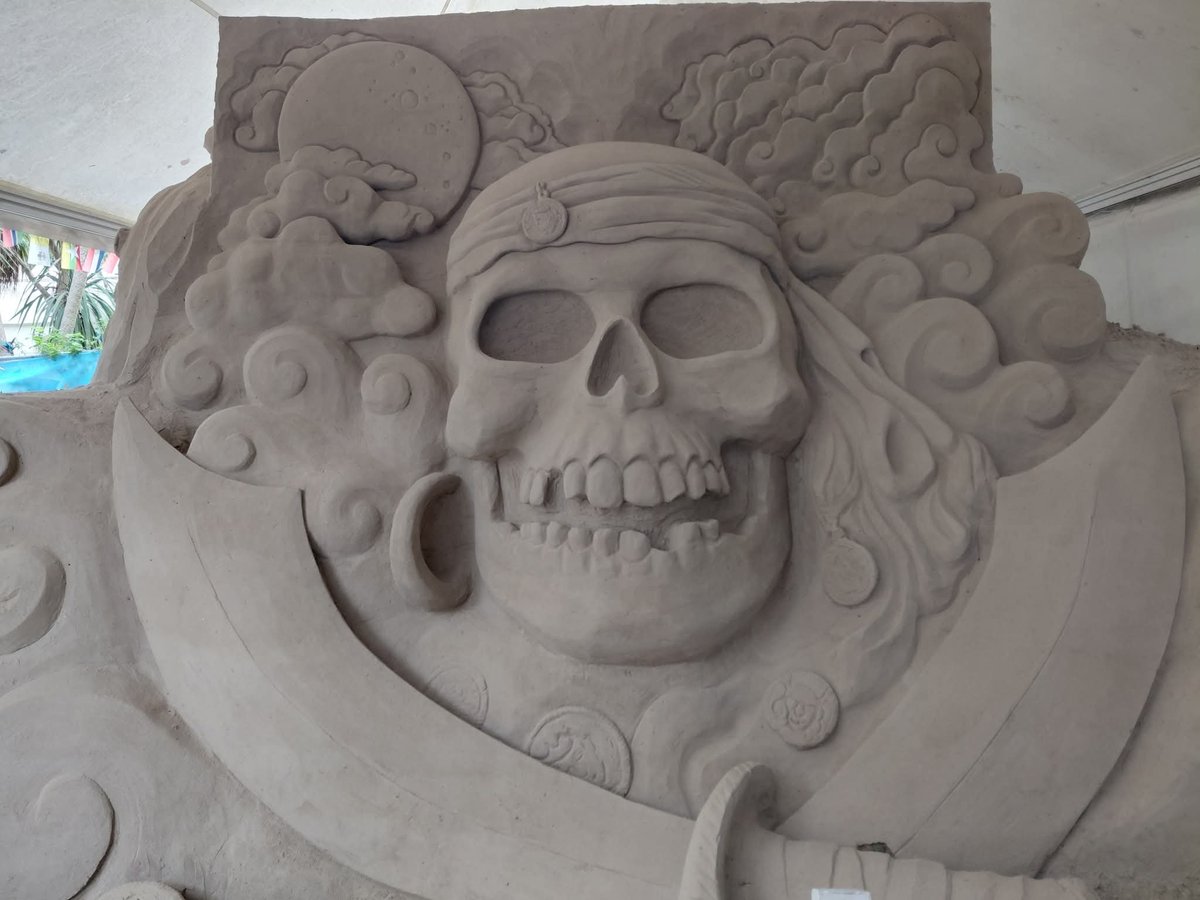 CrazyDisguise's tweet photo. #crazycaptain #reallifePirates #piracy #pirates #pirate #pirateentertainment #Pirateforhire #goldenageofpiracy #potc  #hoistthecolors #piratestiltheend  #SandWorldSculpturesFestival  #Sandstructures #Sculptures #piratesofthecaribbean #bloodyPirates #piratesofthecaribbeancosplay https://t.co/zUALaNJuoQ