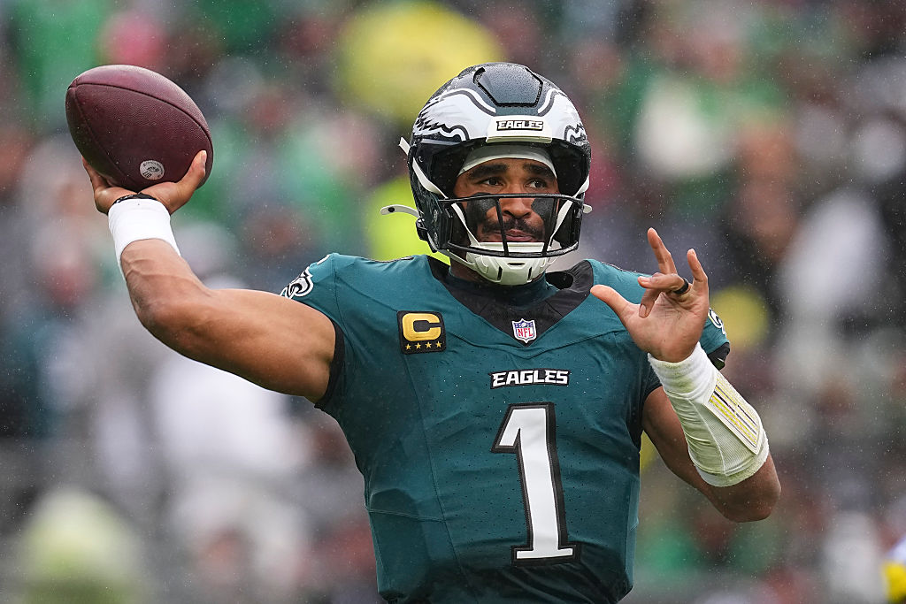 975TheFanatic's tweet photo. "I don't think the Eagles were trying to kill their star QB. Somebody probably made a mistake, but there was no conspiracy... I am not going to come on here and pretend I'm a medical doctor."

-Charles Barkley on the Jalen Hurts situation

📸Mitchell Leff/Getty Images https://t.co/QHs4iDKYCa