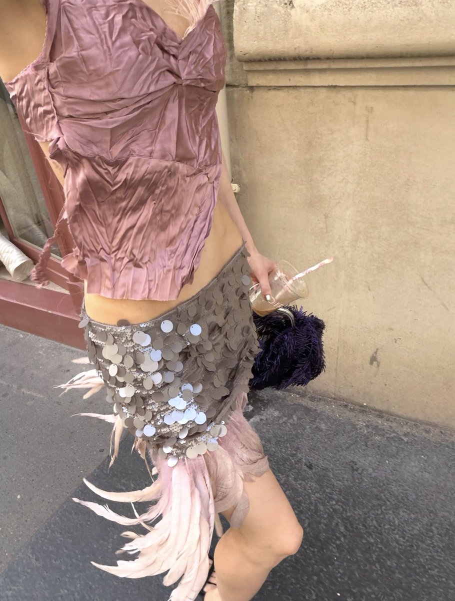 BOTTEGAHOENETA's tweet photo. romantic, vintage sensibilities, theatre kid reincarnated in a fun messy city girl https://t.co/3rRCv5zPPv