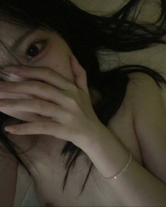 amy93fw1's tweet photo. 睡不着
有人想要锐评一下我21岁的福嘛😌                 

（拒绝人机）赶紧看，我要删了    

    真没有🚪流言 1 我真给呀 https://t.co/lchGp0W0Au