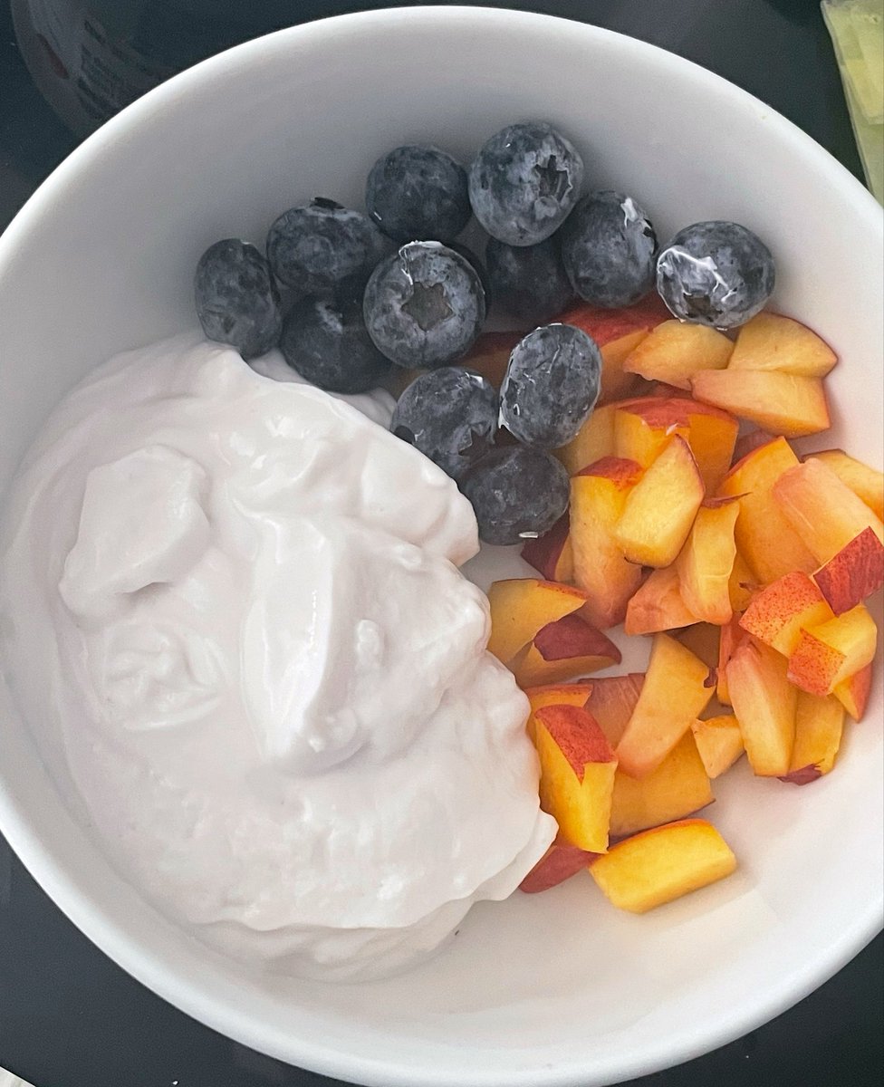 sharp_clws's tweet photo. Peach blub yog bowl… trying to maintain my fat fuck bdy https://t.co/V4MLbJHc8e
