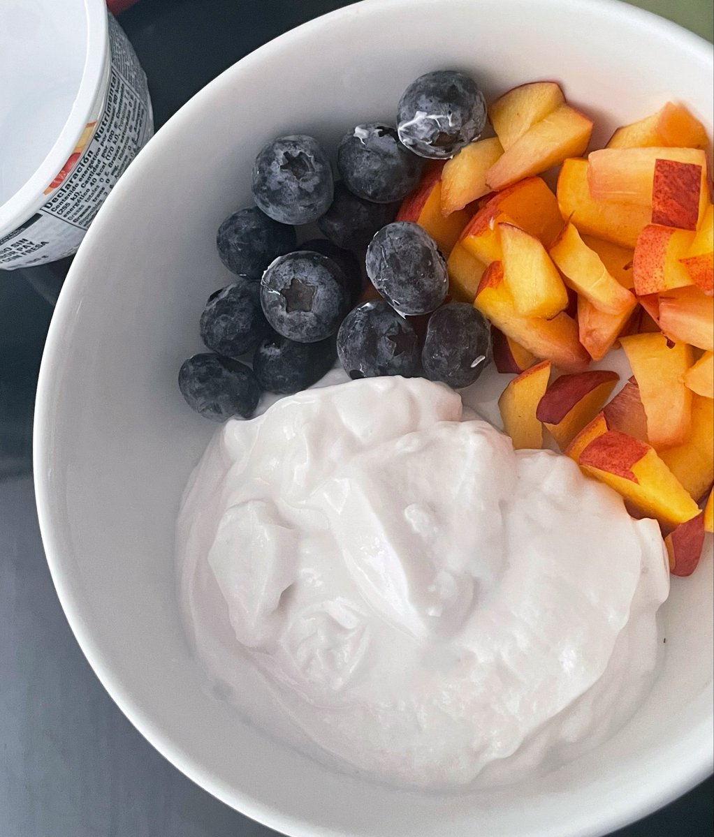 sharp_clws's tweet photo. Peach blub yog bowl… trying to maintain my fat fuck bdy https://t.co/V4MLbJHc8e