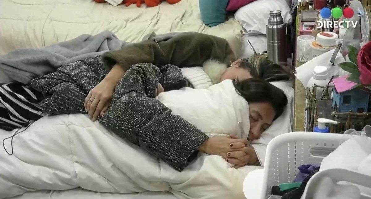 loveu2mi's tweet photo. Sol: "Nuestra amistad se dió gracias a una compañera que es amiga mía afuera y adentro también, ella nos unió" 🥺💖 

#solzia #solcoya

@CinziaFD @SolangeAbraham @pincoyasinglam https://t.co/62VZnQ2CHv