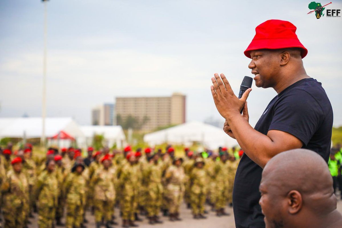 MosheRedBeret's tweet photo. Fighters time and again we must show appreciation, respect and discipline to the DOR.
We have never experienced chaos during the EFF gathering and rallies since 2013 due to their high level of training, alertness and high morale. https://t.co/5qVp5tuMi1