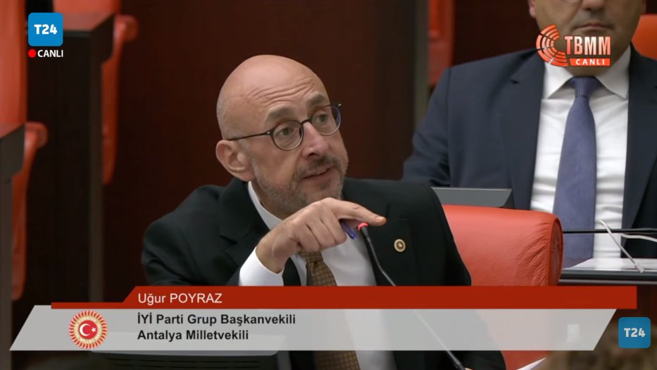 fonunmagdurlari's tweet photo. 🚨 #SONDAKİKA | Uğur Poyraz:
"Bu işin sorumluları kendi konforu açısından, böyle bir kanun getiriyolar, vatandaş devletin karşısında güçsüzdür, kanunlar vatandaşı devletin gücünden korumak için vardır, böyle bir şey olabilir mi ya yöneticilerin konforu için kanun çıkartılıyor.

Gecenin birinde getirmişler böyle bir önerge, günlerce komisyonda konuştular ne konuştular komisyonda, devletide böyle mi yönetiyolar?

Devletide böyle yönetiyosanız vatandaşın başına bu kadar iş açılır zaten."