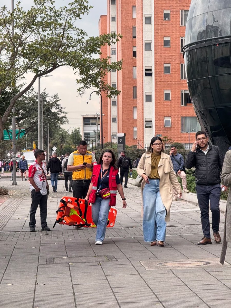 Red_SIMUS's tweet photo. ¡Hicimos parte del Simulacro Nacional de Respuesta a Emergencias desde la @ANSVCol junto a nuestro asociado @LaRolitaBog! 🚨🏢
Un ejercicio clave liderado por la UNGRD que movilizó a +1.000 municipios y 48 mil entidades para fortalecer la prevención.
#RedSIMUS #SimulacroNacional https://t.co/TKtJ3fKp59