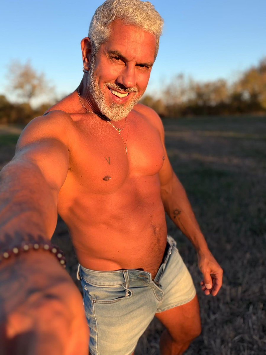 modelsmenworld's tweet photo. Gostoso our 🇧🇷 handsome @modelsmenworld @marcelocaiazzo https://t.co/6S1SaCh8Xs