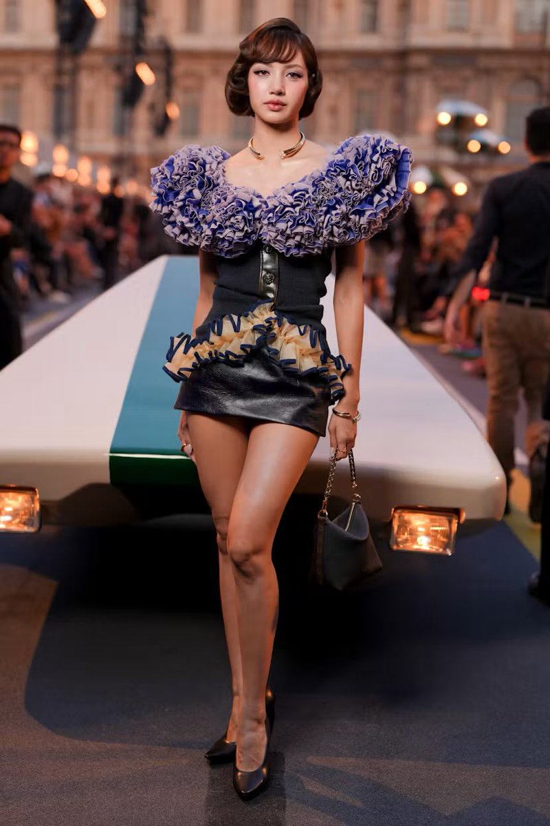 TheePopCore's tweet photo. LISA ranked #1 as the most-covered Asian celebrity in digital news during the Spring/Summer 2027 Fashion Month.

— She accounted for 1.32% of global digital news coverage. https://t.co/vYsutcJqYZ