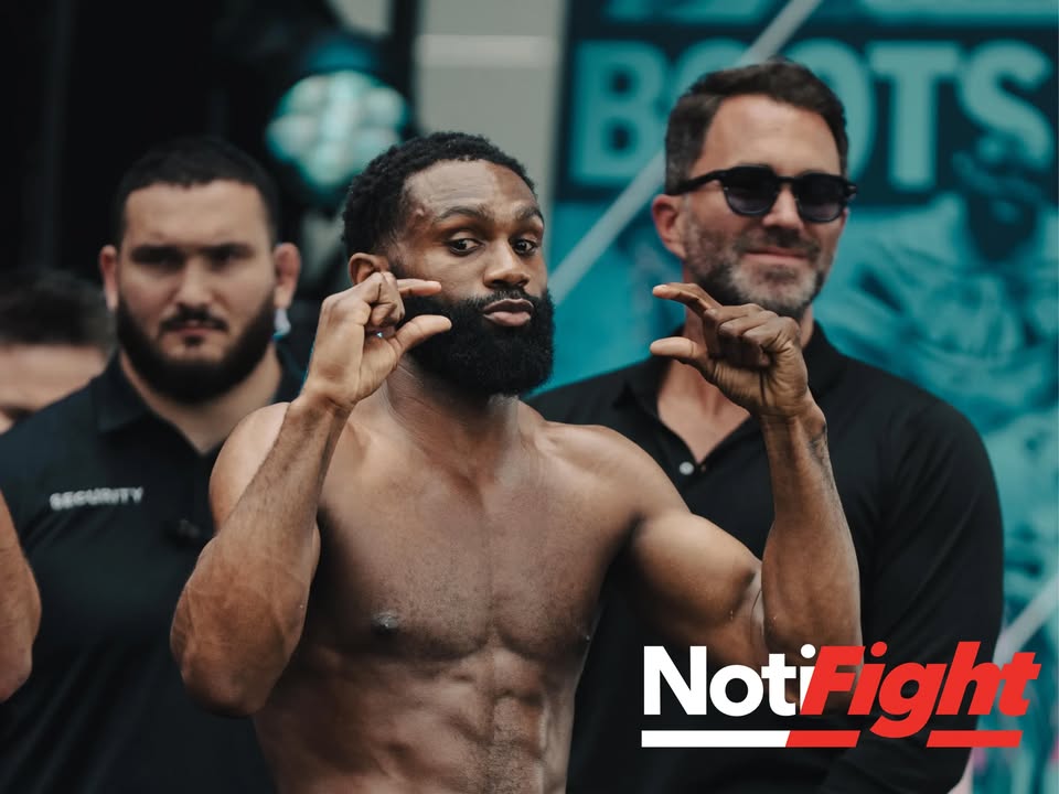 NotiFight's tweet photo. Jaron Ennis renueva con Matchroom un contrato de múltiples peleas y apunta al título indiscutible El promotor Eddie Hearn expresó su satisfacción por la continuidad del campeón estadounidense y destacó la confianza depositada en la empresa https://t.co/F6KdvYJMOo