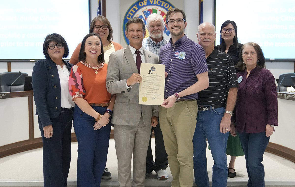 VictoriaPIO's tweet photo. Happy Friends of the Library Week! 📚 At last night’s City Council meeting, Mayor Pro Tem Andrew Young issued a proclamation honoring the Friends of the Victoria Public Library for their support of lifelong learning in our community.  📘🤝❤️ https://t.co/P19KRB7h4F