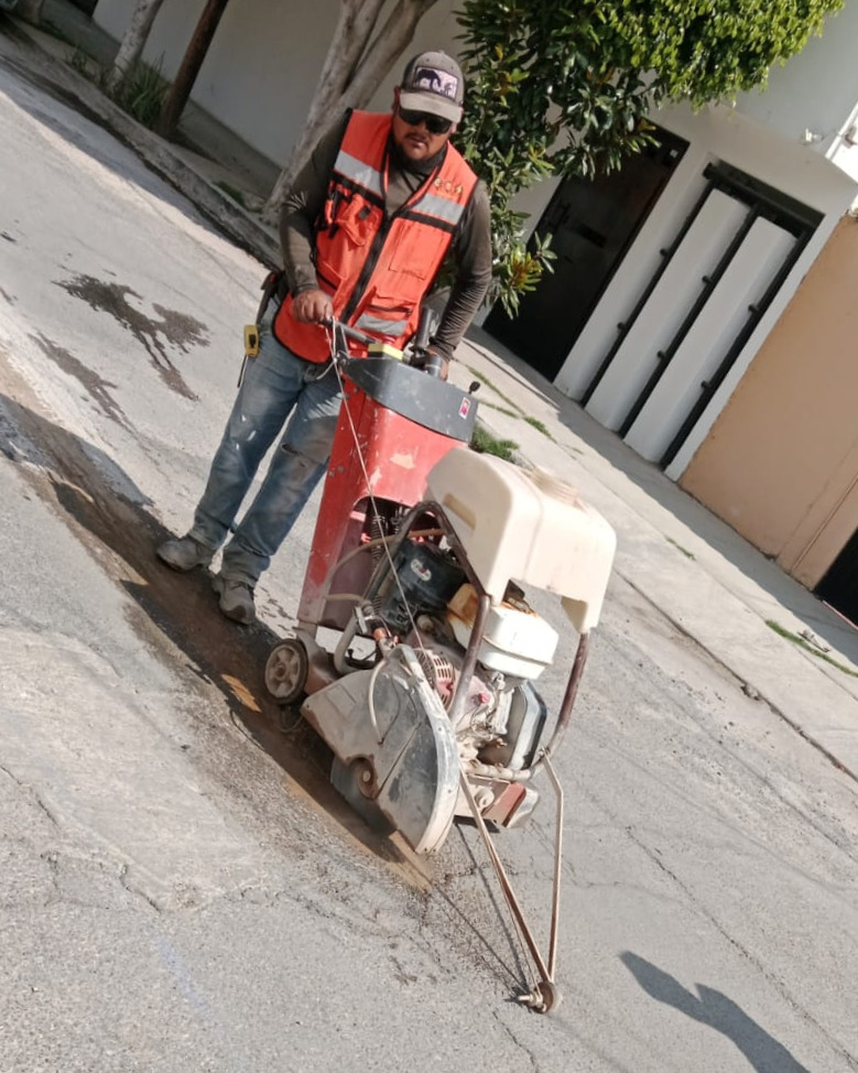 Interapas's tweet photo. 🚧 En Maestros Ilustres, colonia Universitaria, iniciamos una obra para mejorar los servicios de agua y drenaje en la zona.

🔹 Renovación de 70 metros lineales de drenaje.
🔹 Sustitución de la red de agua potable.
📍 Entre Joaquín Meade y Montañas Rocallosas.

#ObrasPrioritarias https://t.co/q5vUTpuSPk