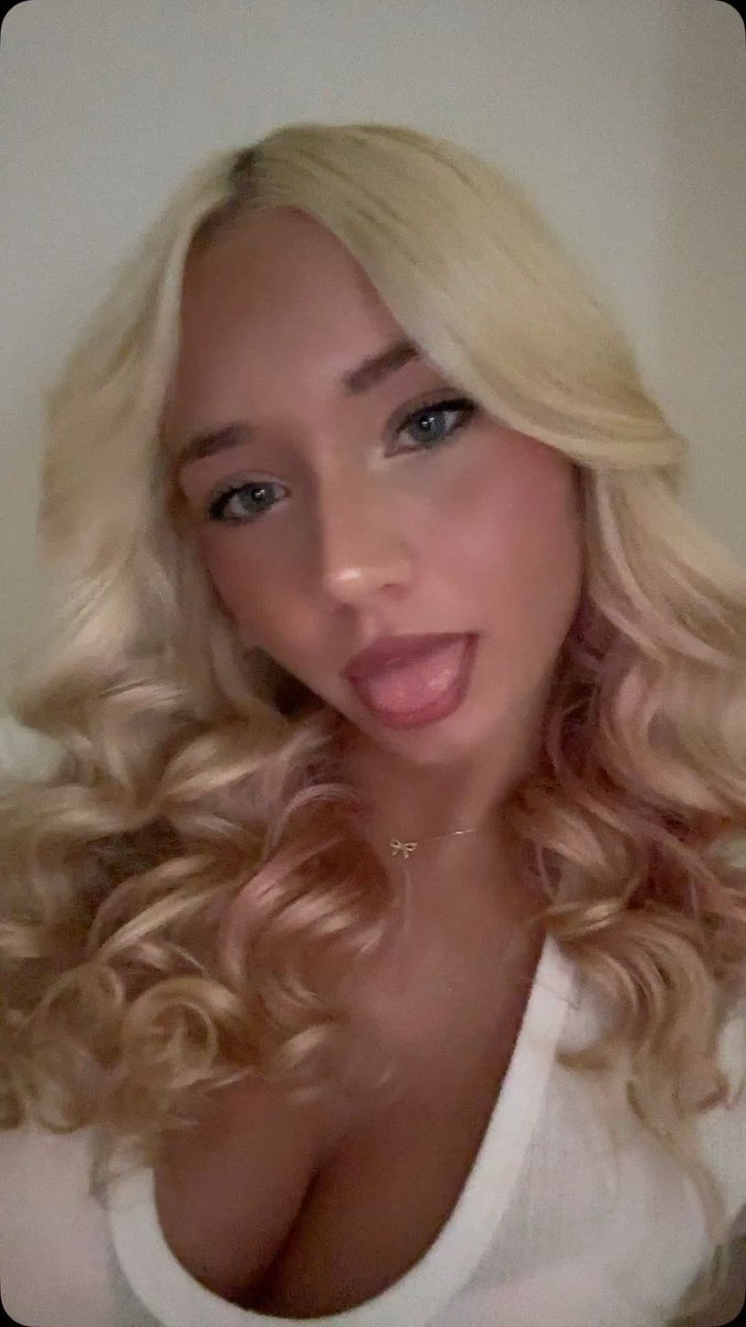 Goddess_Est's tweet photo. ur gooner brain spirals into oblivion for my sorority brat face

Rt = yes hehe https://t.co/ST91FtKrFa