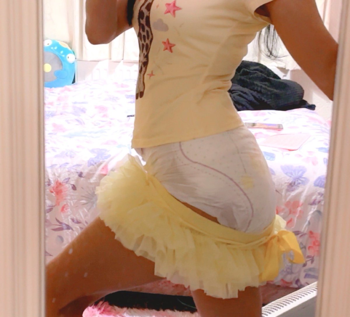 paddedpwincess's tweet photo. giraffe pwincess 🦒💛🤎🩷
#abdl #abdlcommunity #ddlg #diapergirl #adultbabydiaperlover https://t.co/LdfVXWXAfg