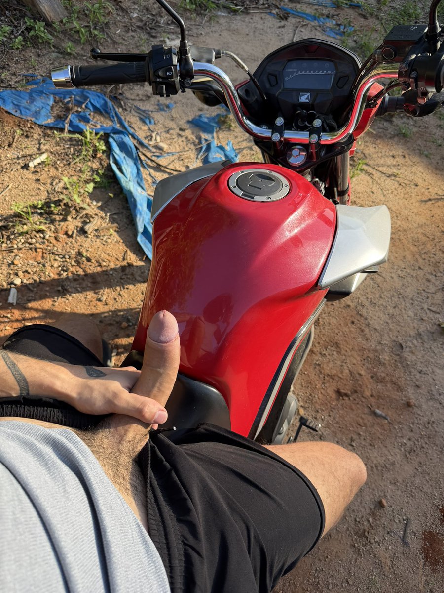 Wesley035x's tweet photo. aceita uma corrida de um motoboy desse?🍆😈 https://t.co/fdalTsPyYI