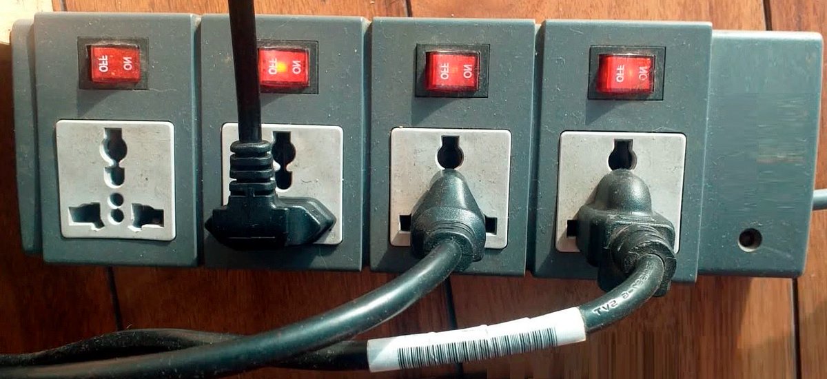 uce_bolivia's tweet photo. Es posible el ahorro en el consumo de electricidad evitando utilizar ciertos electrodomésticos en las denominadas “horas pico”, es decir, entre las 18:00 y 23:00 horas, informa la Autoridad de Fiscalización de Electricidad y Tecnología Nuclear (AETN). https://t.co/EPuzHqwdAI