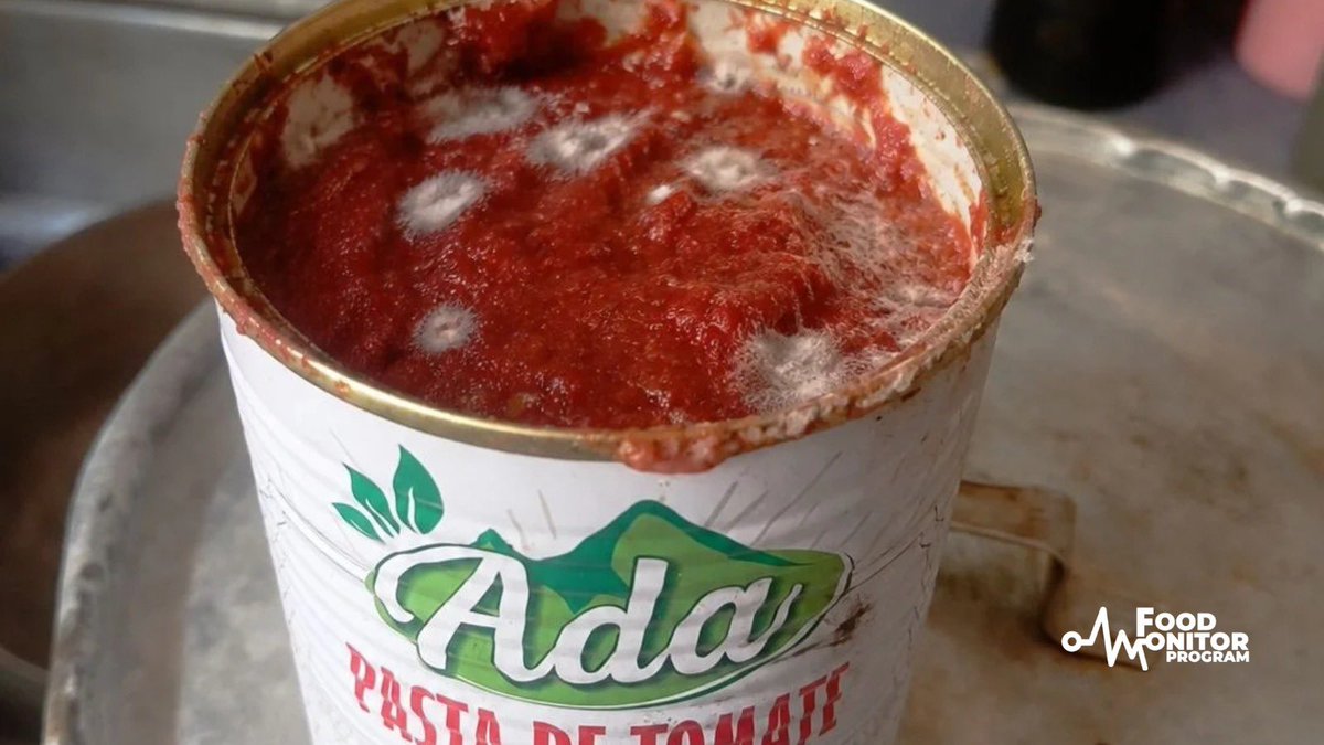 FoodMonitorP's tweet photo. 1/4 🚨 FMP ALERTA: FAMILIAS CUBANAS SOBREVIVEN COMIENDO ALIMENTOS CADUCADOS

La crisis alimentaria en #Cuba alcanza un extremo alarmante: familias consumen productos vencidos, fermentados o descompuestos.
El dilema es brutal: arriesgarse a enfermar o quedarse sin comer. 🧵 https://t.co/DeeRCxOORk