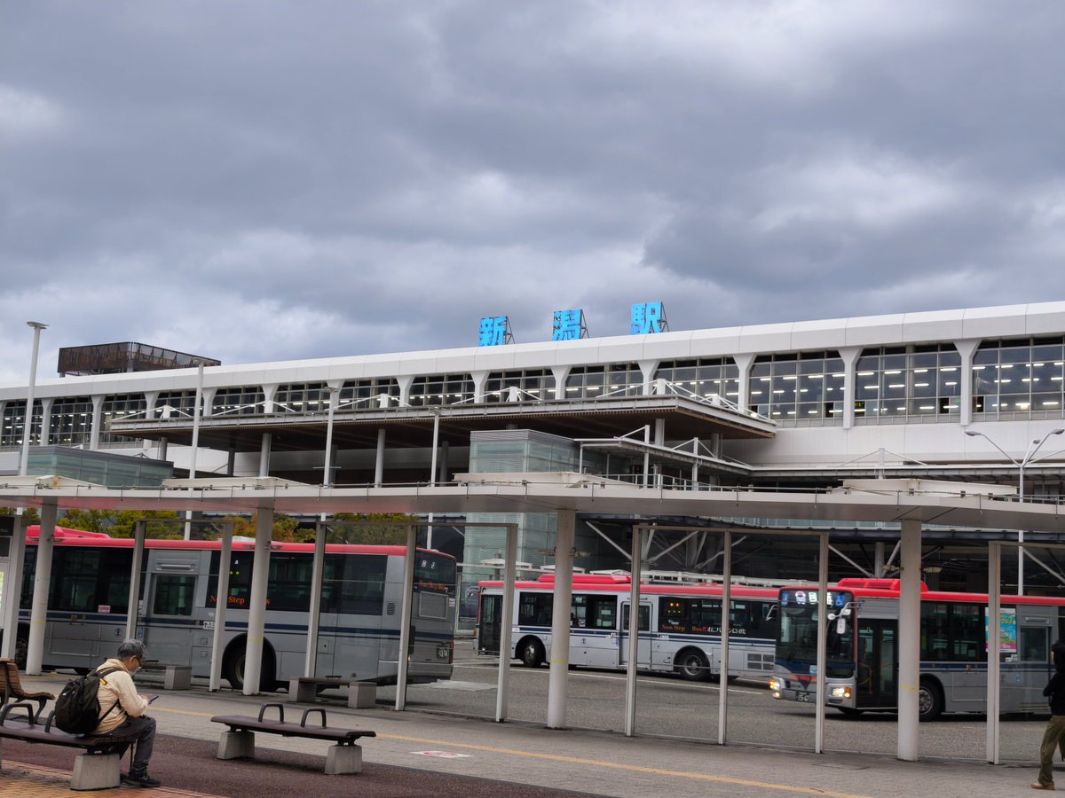GirafFrance_74's tweet photo. 新潟に来ました
めちゃくちゃ寒いです
薄着の人がいないです
街の彩度が低いです
なんか日本海側っていつもこんなんなんですか https://t.co/GoMDkqzPvc