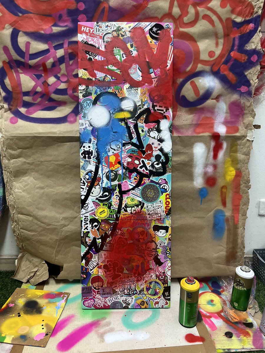 YuZapata3SC's tweet photo. Spray paint session ✅
Tomorrow is markers day!!!

Should I add epoxy resin to this one? https://t.co/Z3ZubNIYkM