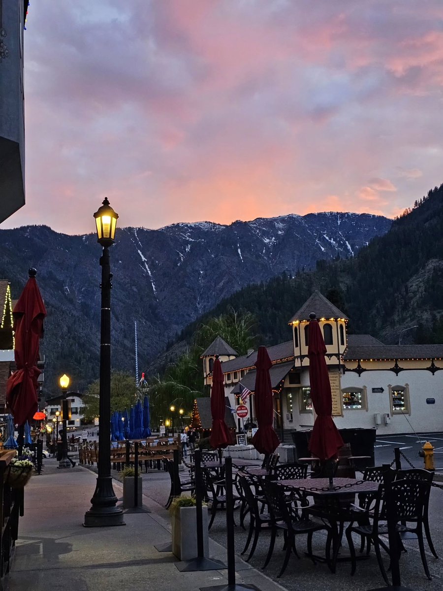 visualsofearth1's tweet photo. Leavenworth, Washington State https://t.co/GsH37bhYdk