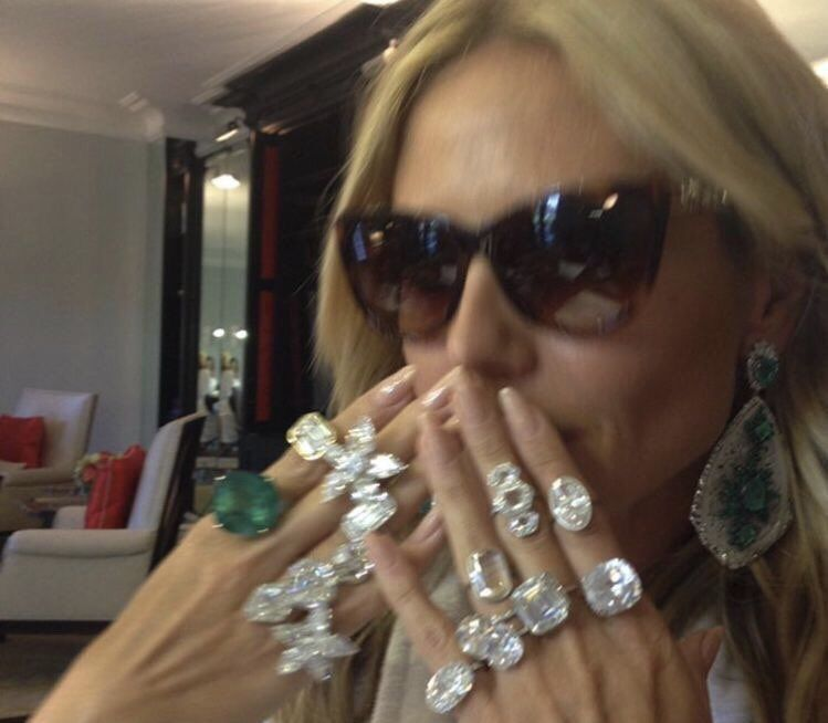 MalMichiko40088's tweet photo. Diamonds Are a Girl’s Best Friend https://t.co/9xSjWrQUlz