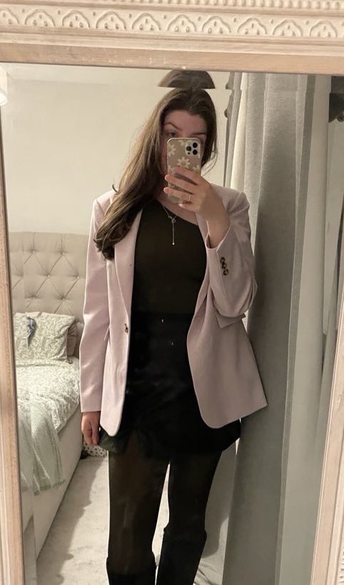 AmysStrangers's tweet photo. Normal mom still got it at 34? https://t.co/iq0EnlwlrH
