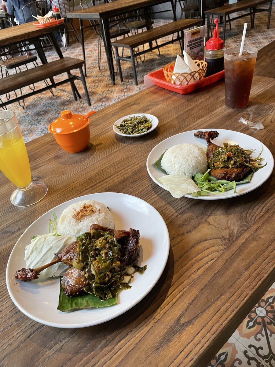 azeclair's tweet photo. percobaan makan bebek kaleyo ke sekian kali…

selalu eneg tiap habis makan, kayak… terlalu berminyak dan terlalu lemak😩😩😩 https://t.co/Vtq8bVOKT9