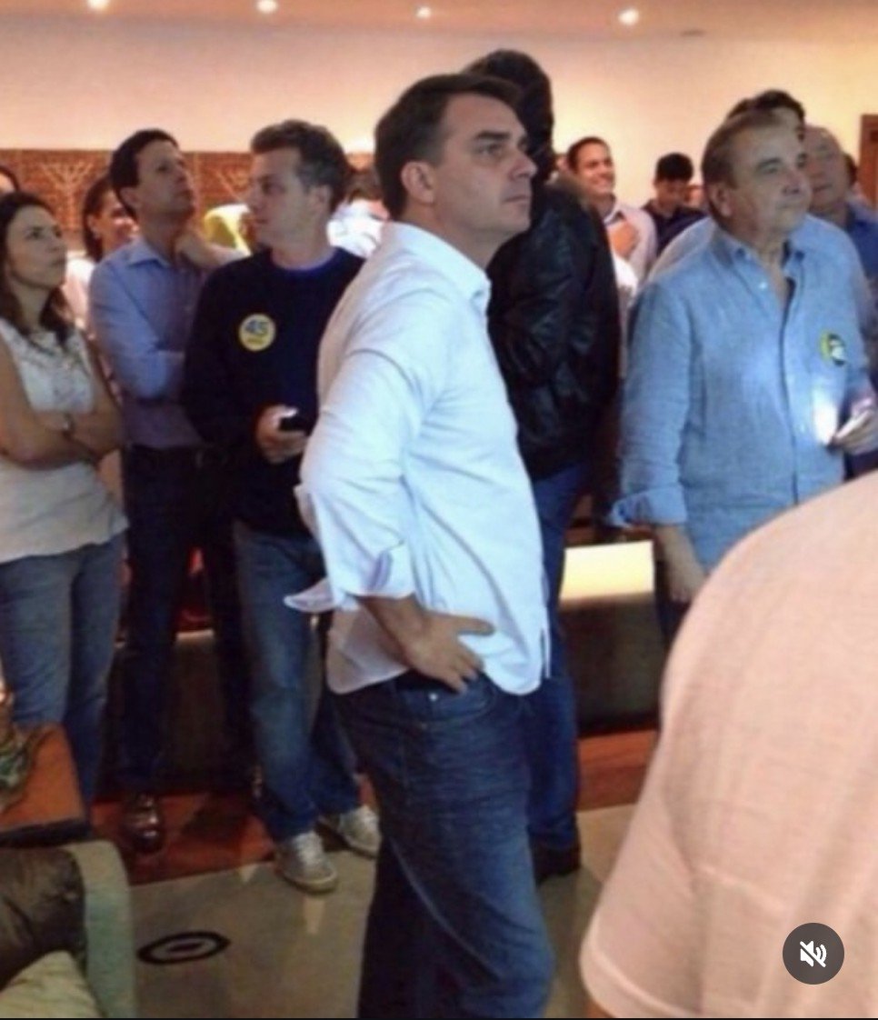 Uchoa1979's tweet photo. #FlavecioNeves 
#FlavioAbreOSigilo 
FLAVIO BOLSONARO ESQUEMA PANDEMIA https://t.co/zLR0PlltDo