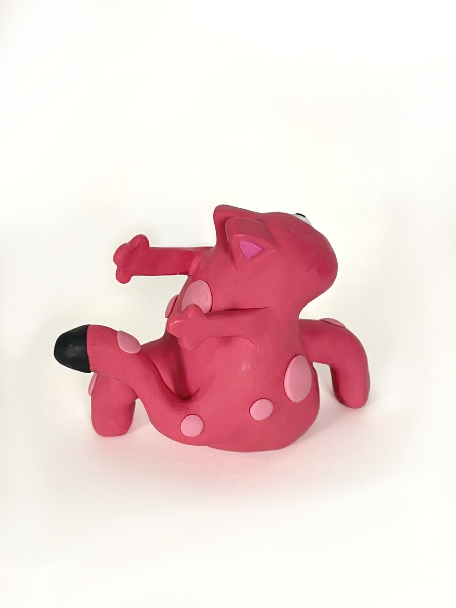 virdakhalid's tweet photo. Hand sculpted pink cat https://t.co/vxaw3eHmV3