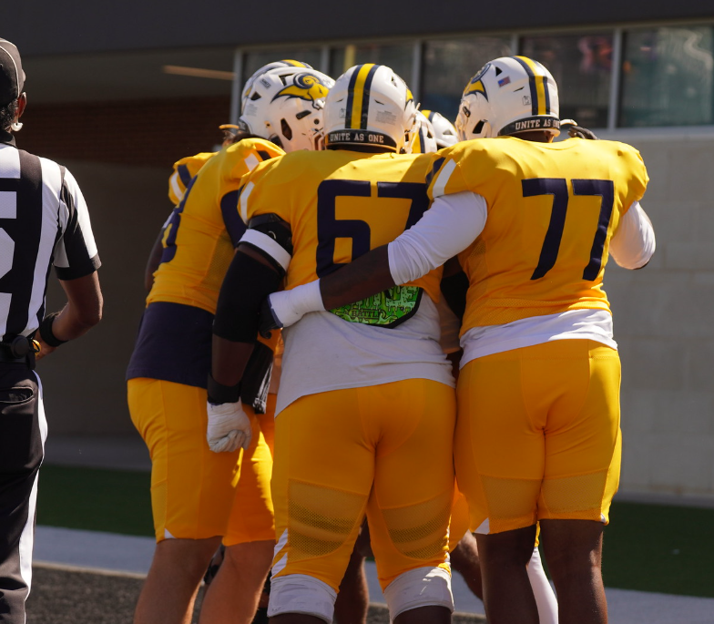 Coach_Welde's tweet photo. Some game day pics. https://t.co/oUaLMjVcLU