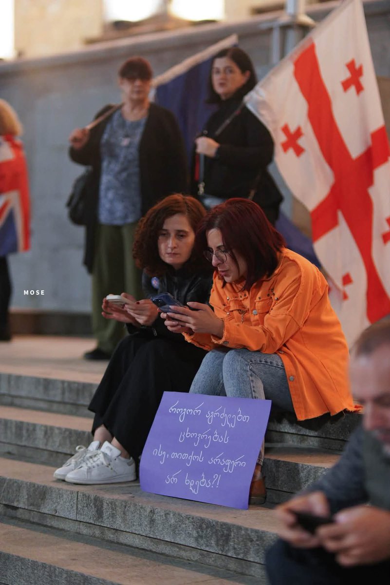 protest_24's tweet photo. 🇬🇪🇪🇺Day 693 of continuous protests in Georgia.

📸MO SE
#GeorgiaProtests https://t.co/uDSXyPu4Xw