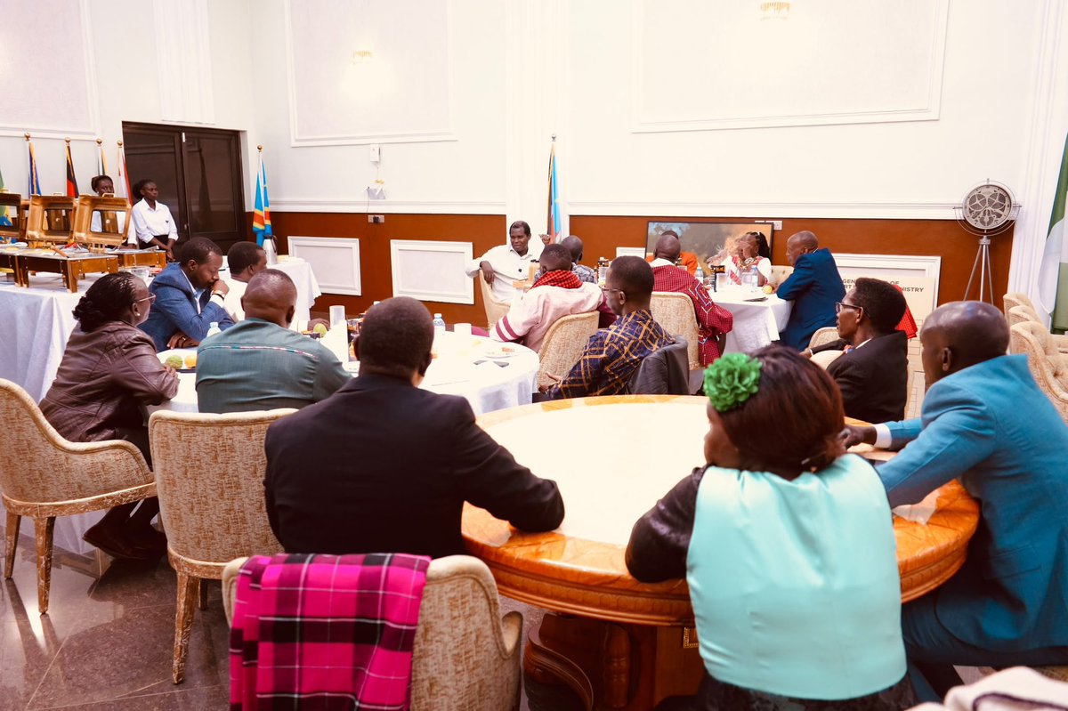 RobertKayanja's tweet photo. It was a pleasure hosting delegates from Kenya who came to witness what God is doing here in Uganda. 🇺🇬🇰🇪 Over dinner, we shared ideas on how we can strengthen agriculture and create more opportunities for our communities. I also had the opportunity to showcase some of the products we grow in both Karamoja and Kiryandongo, regions that share similar terrain and agricultural potential.

Beyond fellowship, this was a meaningful opportunity to exchange ideas, build partnerships, and explore how we can harness our agricultural resources to transform lives and create lasting impact across our communities. Together, we can do more!