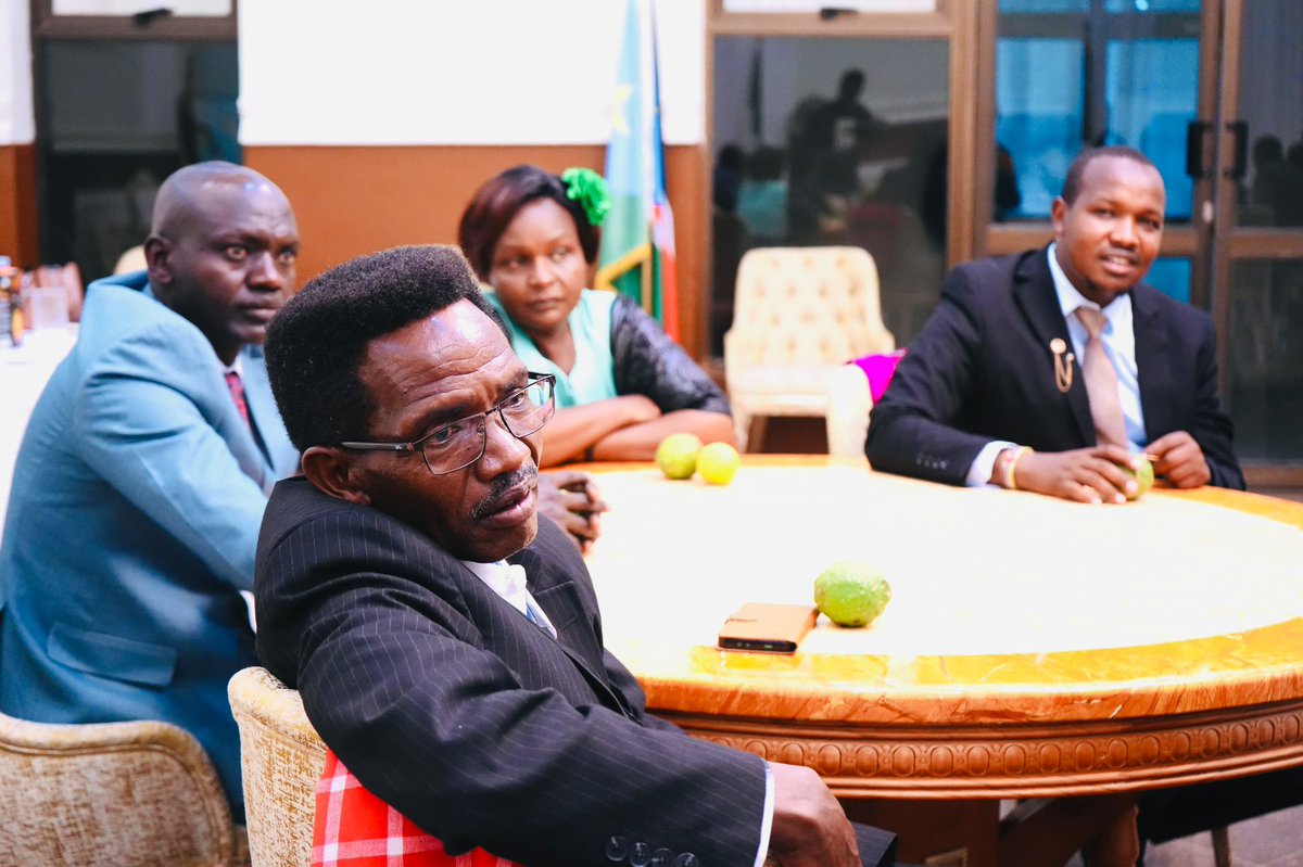 RobertKayanja's tweet photo. It was a pleasure hosting delegates from Kenya who came to witness what God is doing here in Uganda. 🇺🇬🇰🇪 Over dinner, we shared ideas on how we can strengthen agriculture and create more opportunities for our communities. I also had the opportunity to showcase some of the products we grow in both Karamoja and Kiryandongo, regions that share similar terrain and agricultural potential.

Beyond fellowship, this was a meaningful opportunity to exchange ideas, build partnerships, and explore how we can harness our agricultural resources to transform lives and create lasting impact across our communities. Together, we can do more!