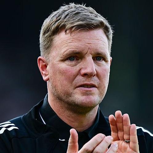 UnitedUpdates's tweet photo. 🚨🚨| 𝐁𝐑𝐄𝐀𝐊𝐈𝐍𝐆: Eddie Howe is the FAVOURITE for Man United job. He is admired within Old Trafford and wants to return to the PL as SOON as possible. [@reluctantnicko] #mufc https://t.co/WzJulpPAEh