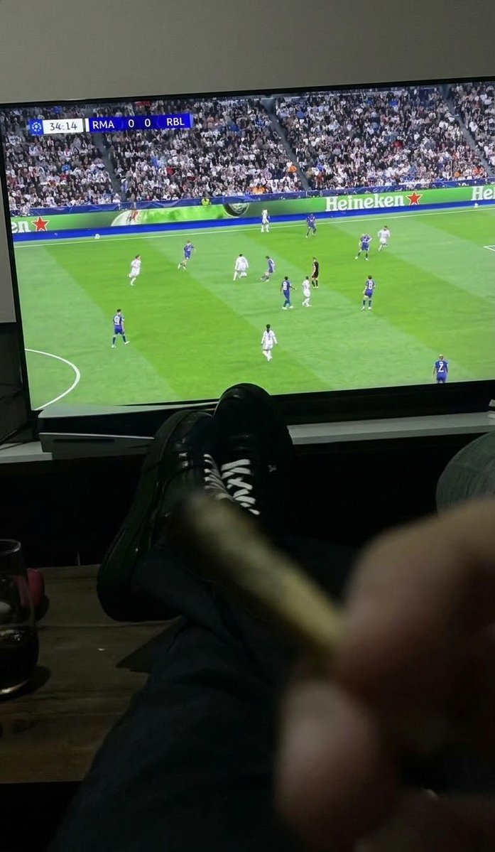hola32144's tweet photo. Parchadito viendo al mejor club del mundo 🤍✌🏻 https://t.co/jLvbcVo7OJ
