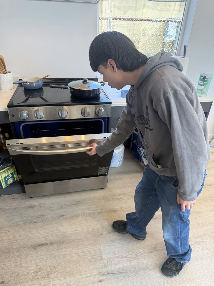 tchill_'s tweet photo. Today, I joined our students for a lesson in our L3 (Living &amp; Learning Lab). This hands-on learning space helps students build life skills &amp; independence. In L3, students learn to prepare meals, set the table, clean up, and maintain their personal living spaces. ALL means ALL! https://t.co/XNk7LGHELz