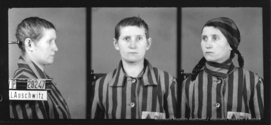 TomFromKatowice's tweet photo. My name is Elżbieta Janecka🇵🇱, 
a housewife from Ostroróg, born on October 2️⃣1️⃣, 1905.
I was murdered by #Germans in their #Death camp #Auschwitz on March 17, 1943 at the age of 3️⃣7️⃣ only because
I was a #Pole.
I survived 6️⃣1️⃣ days.
Please, #NeverForget me!
#Genocide 
#WWII https://t.co/poe8yyosIJ