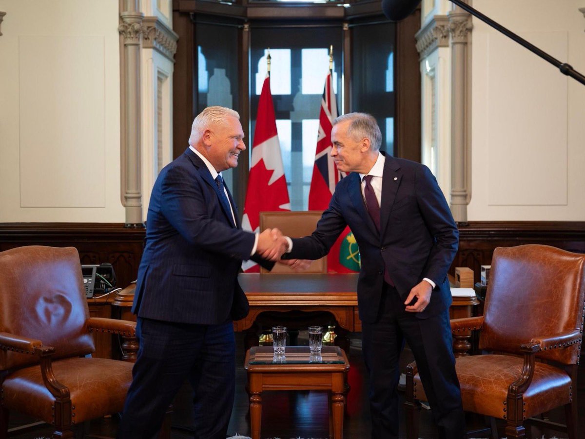 MarkJCarney's tweet photo. Face aux droits de douane américains et à l’incertitude croissante à l’échelle mondiale, le Canada se concentre sur ce qu’il peut contrôler.
 
Le premier ministre @fordnation et moi lançons un nouveau plan d’action qui prévoit des investissements de près de 9 milliards de dollars pour protéger les emplois, transformer nos industries automobile et de l’acier, et libérer tout le potentiel de l’Ontario dans le secteur des minéraux critiques.
 
Des mines aux usines, en passant par les chaînes de montage, nous bâtissons un Ontario fort : https://t.co/sO2VGMjTEF