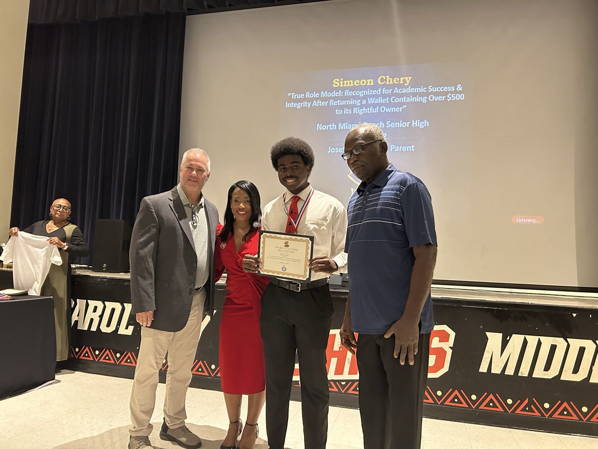 NMBHigh's tweet photo. Congratulations to Simeon our District 1 Student of the Month for doing the right thing and returning an important item to its owner! We’re so proud to have leaders like Simeon representing Charger Nation. Keep spreading that positivity—what goes around comes around! @MDCPSNorth https://t.co/5lwtTwmEKx