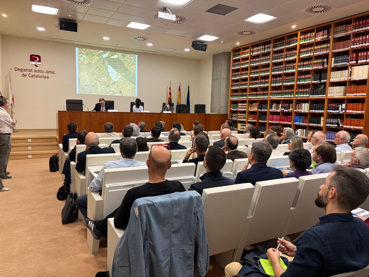 ICOIGT's tweet photo. La D.T Cataluña y Baleares está presente en la primera jornada entre el Decanato de los Registradores de Cataluña y COEGT, denominada "Aspectos Jurídicos de la Inscripción Registral de levantamientos Topograficos para la adecuación de las fincas jurídicas a la realidad física" https://t.co/YcZTGdDfae