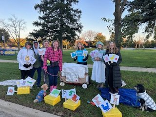 ipef204's tweet photo. 📣 THE SPIRIT WAS REAL! 💛

Let's hear it for our Team IPEF Spirit Squad winners!

🏆 1st-Prairie Children Preschool
🏆 2nd-Graham Elementary
🏆 3rd-@meteavalley High School

Thanks for bringing the signs, the cheers, and the school pride to race day! 👏
@PcpPta204 @GrahamElem204 https://t.co/rwbkJHVYWG