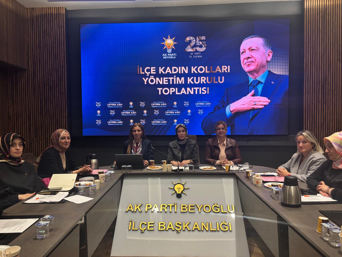 akbeyoglukadin's tweet photo. Başkanımız @EvrenselNurgul riyasetinde, İl Koordinatörümüz @AyferKubilay’ın katılımıyla Yönetim Kurulu Toplantımızı gerçekleştirdik.

İlçemizdeki çalışmalarımızı ve gelecek dönem planlarımızı değerlendirdik. Toplantımızın teşkilatımız için hayırlara vesile olmasını diliyoruz. https://t.co/9i7R91ld7X
