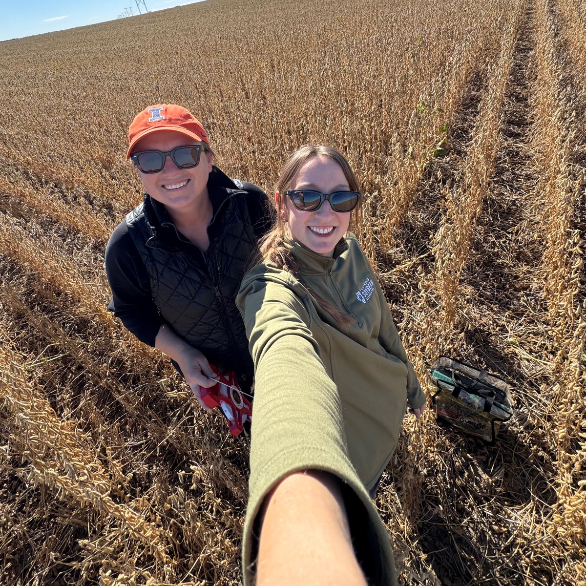 FieldAdvisor's tweet photo. 🌾 One of the final scouting trips of 2026! ISA agronomist Darby Danzl and UIUC’s Dr. Rachel Vann visited an OFTN double-crop soybean trial comparing 3 planting populations to find the most profitable option after wheat. Interested in 2027 OFTN trials? 🌱 https://t.co/o9RaNFQHlb https://t.co/kAlEaglssi