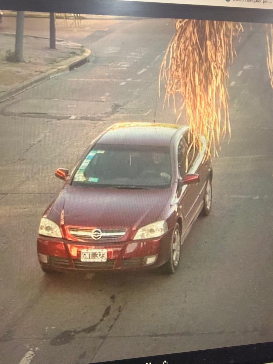 mauroszeta's tweet photo. 🚨 MASACRE DE MONTE GRANDE: LAS TRES VÍCTIMAS FUERON DEGOLLADAS
- Las autopsias revelaron cómo fue la mecánica del ataque del hombre que mató a la pareja, al hijo y a su propia madre y luego se suicidó al paso de un camión. https://t.co/RhpZmrnUxn