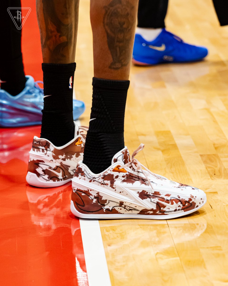 HoustonRockets's tweet photo. 👀👟

@KDTrey5 https://t.co/zhBzUschZI