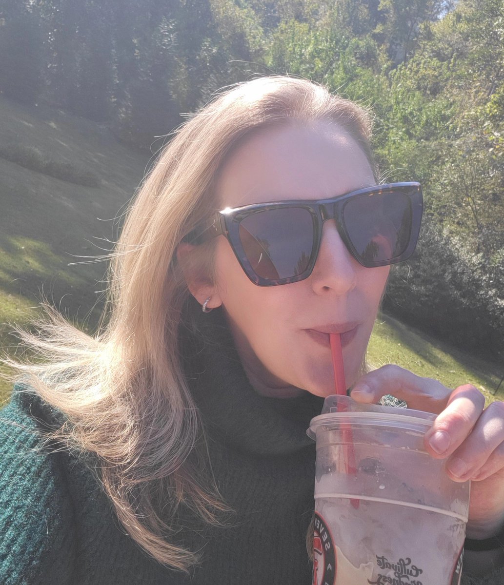 AlisonLeigh123's tweet photo. Feeling super Fall-y today... First sweater day of the year and I got an iced PSL. I own my basic-ness.🤷🏼‍♀️🍂🎃 https://t.co/lDUFfArUsi